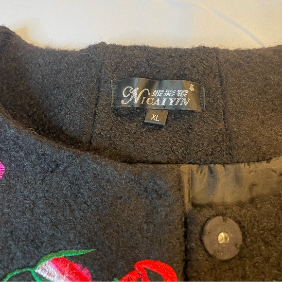 Elegant Vintage Embroidered Floral Black Jacket. 
Size XL - Picture 10 of 15